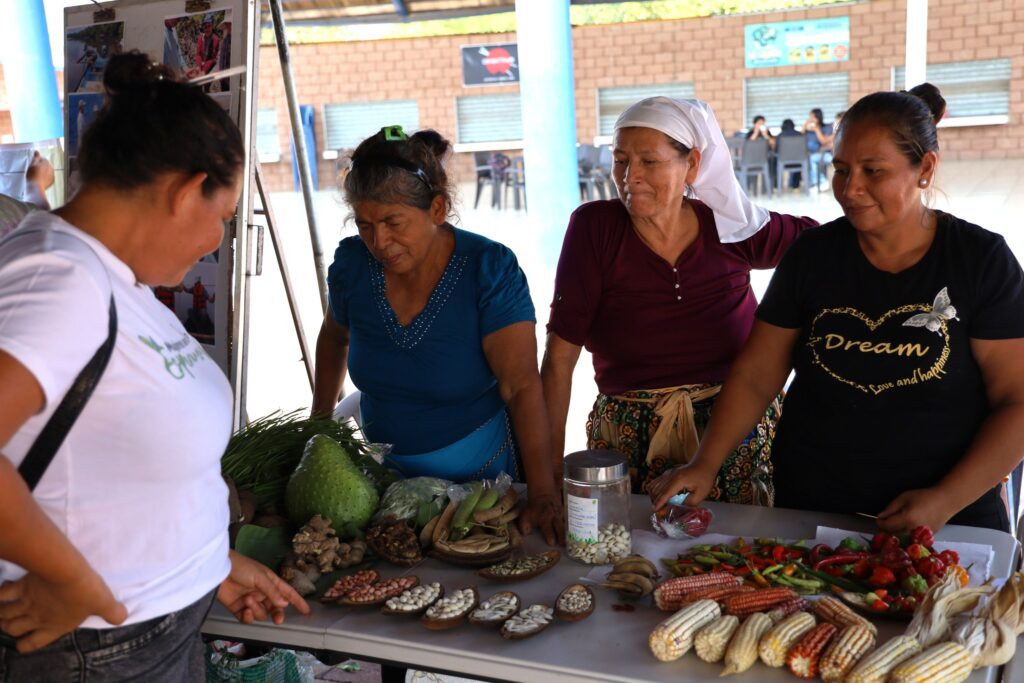 El Salvador: las mujeres que con ciencia comunitaria se protegen de inundaciones y sequías unes 1